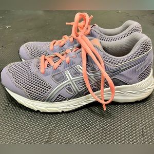 Girls Asics shoes Sz 4